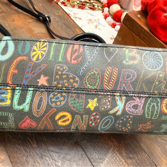 Vtg Dooney & Bourke Women’s Black Medium Snap closure Monogrammed Shoulder Bag. - Picture 7 of 16